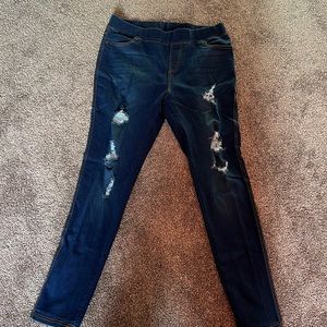 Very stretchy distressed jeggings